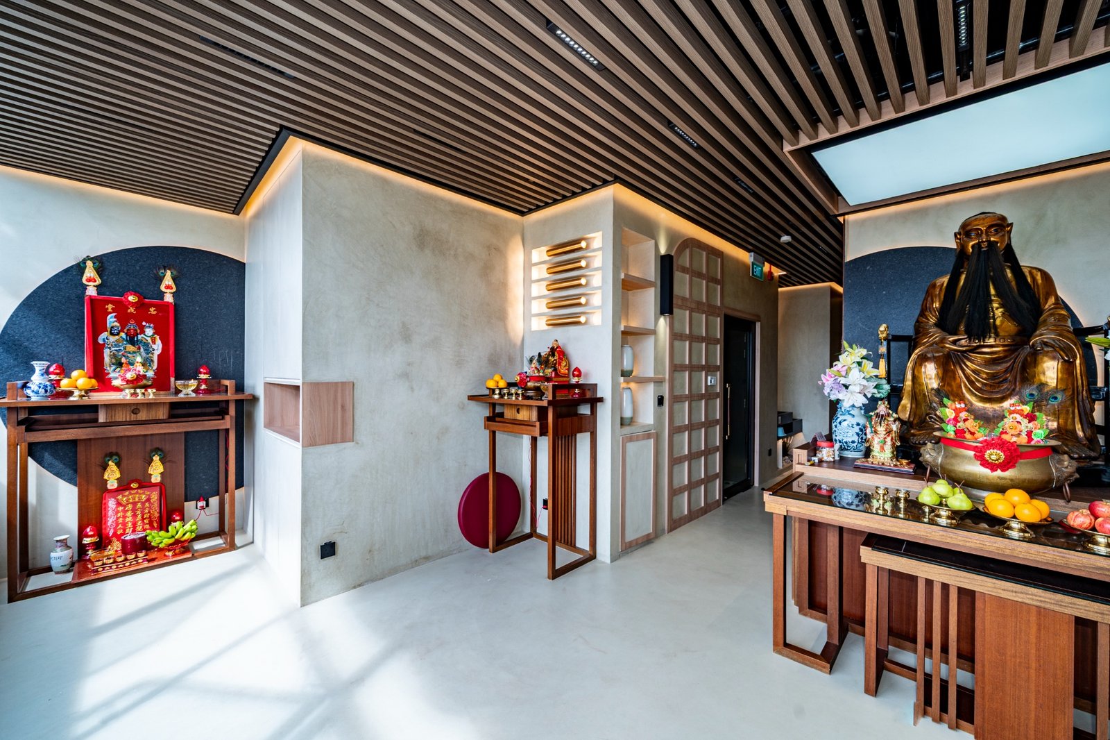 Bei Di Hall altar with statue of Xuan Tian Shang Di